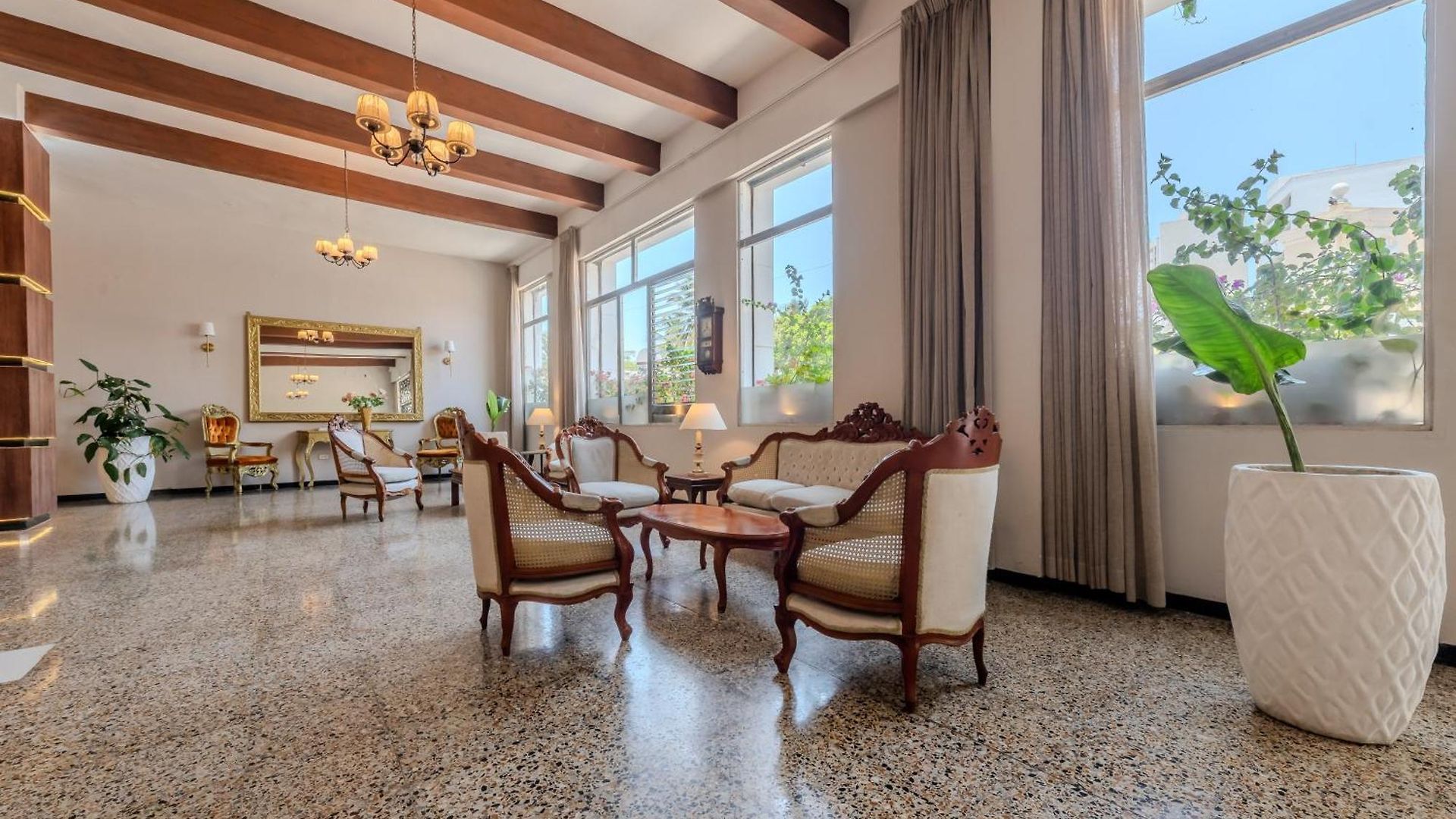 Dorado Plaza Centro Historico Hotel