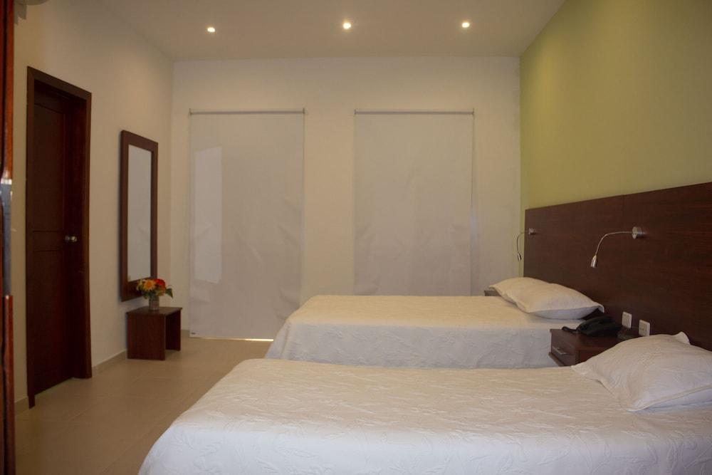 Dorado Plaza Centro Histórico Hotel 3*