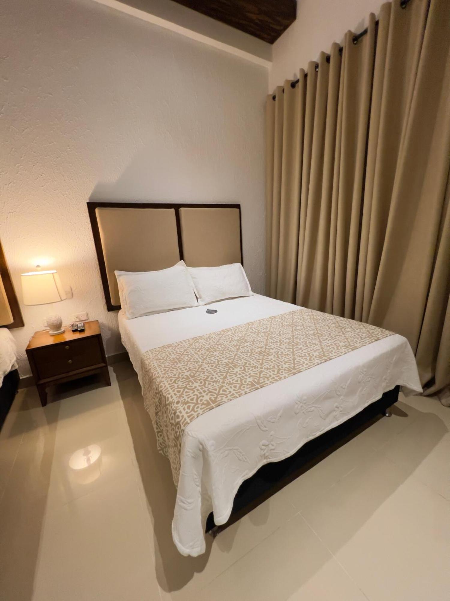 Dorado Plaza Centro Histórico Hotel 3*