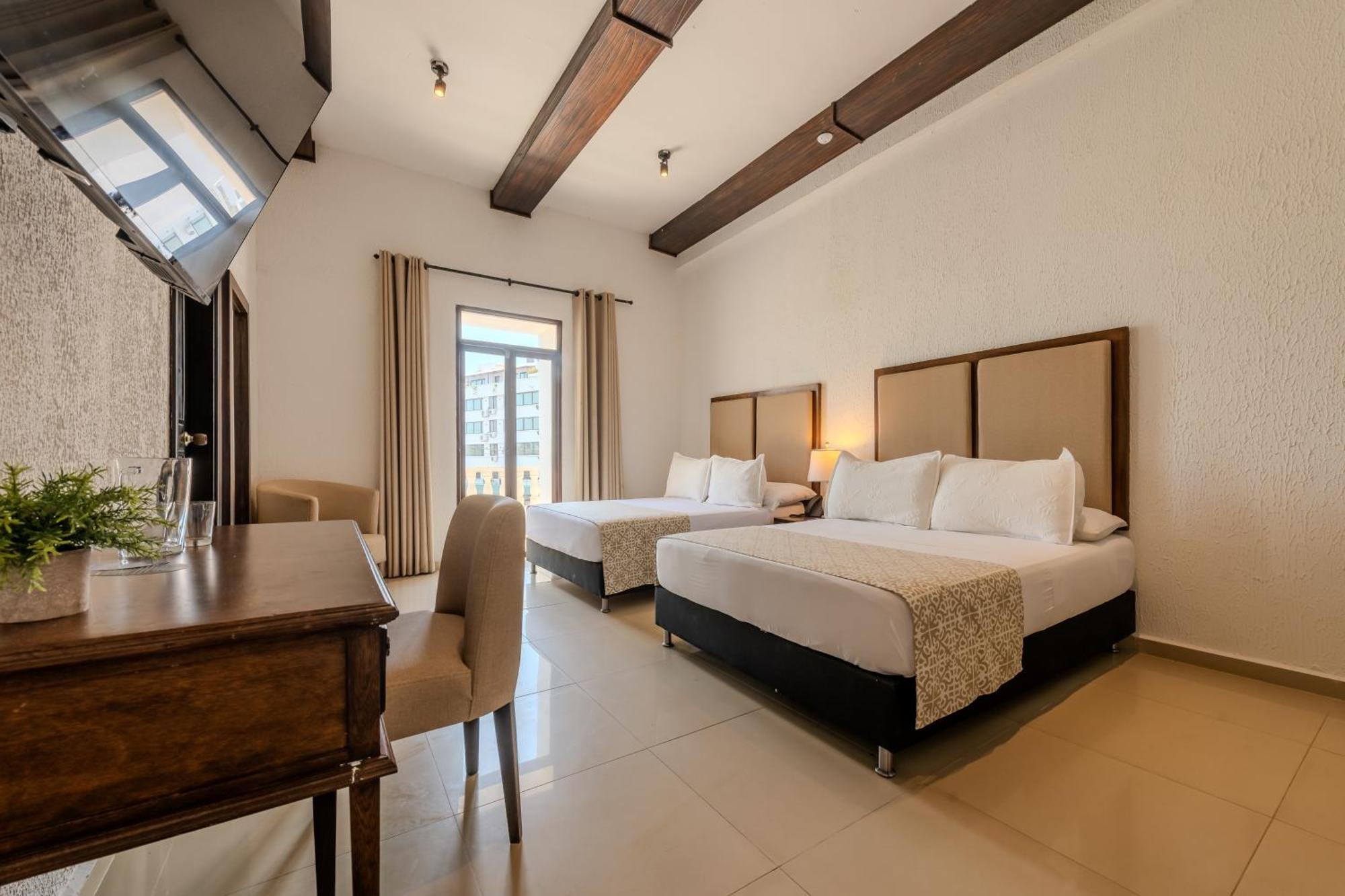 Dorado Plaza Centro Histórico Hotel 3*