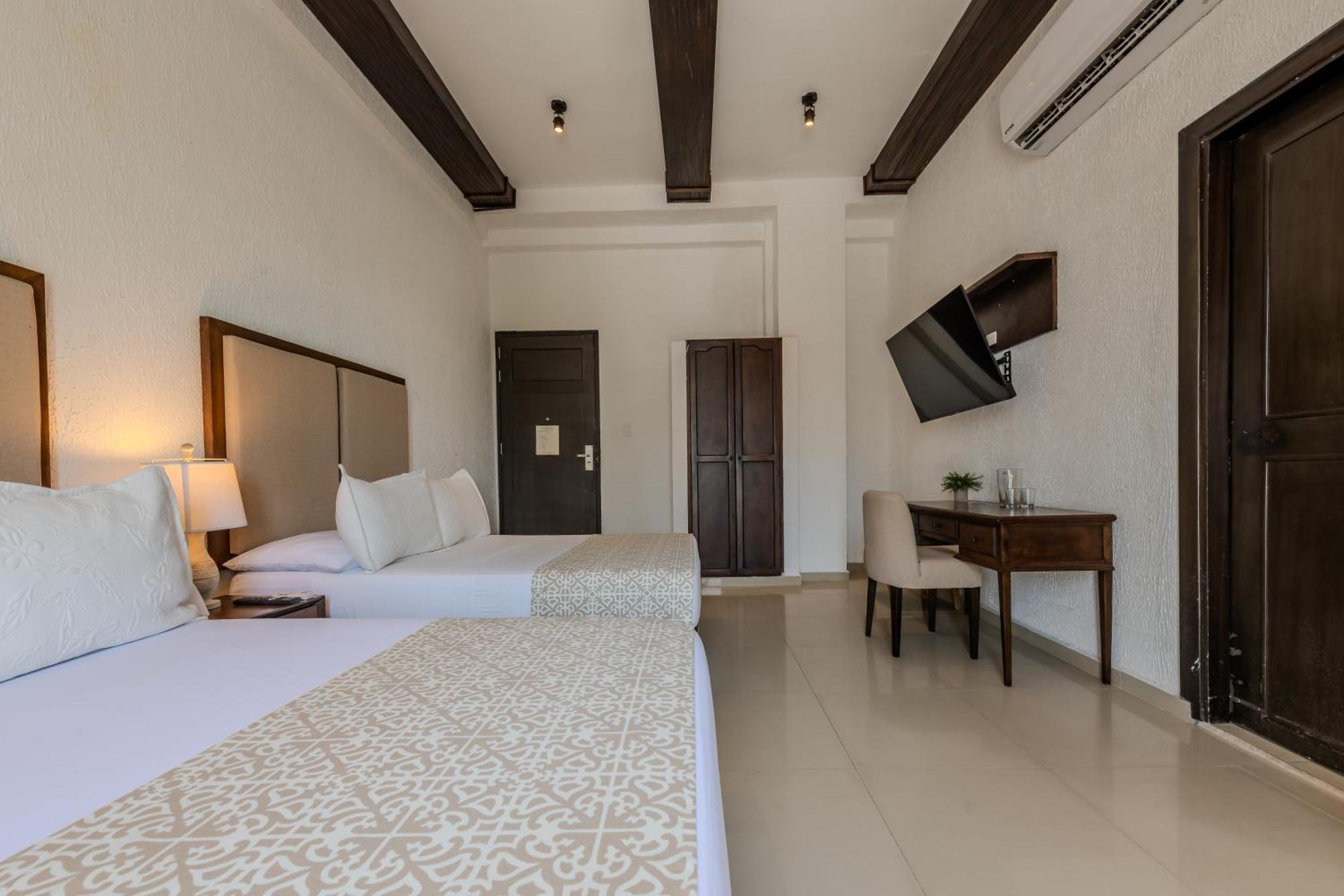 Dorado Plaza Centro Histórico 3*